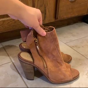 Gianni Bini ankle booties